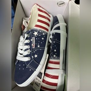 Superga sneakers size 8 1/2 American flag style NWT/ in box